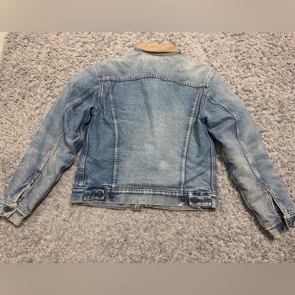 Vintage Levil's 80s 70904-
0317 denim jacket. - Picture 2 of 10
